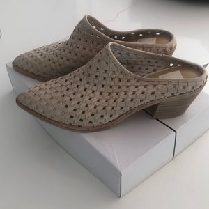 DolceVita leather slide EUC.
